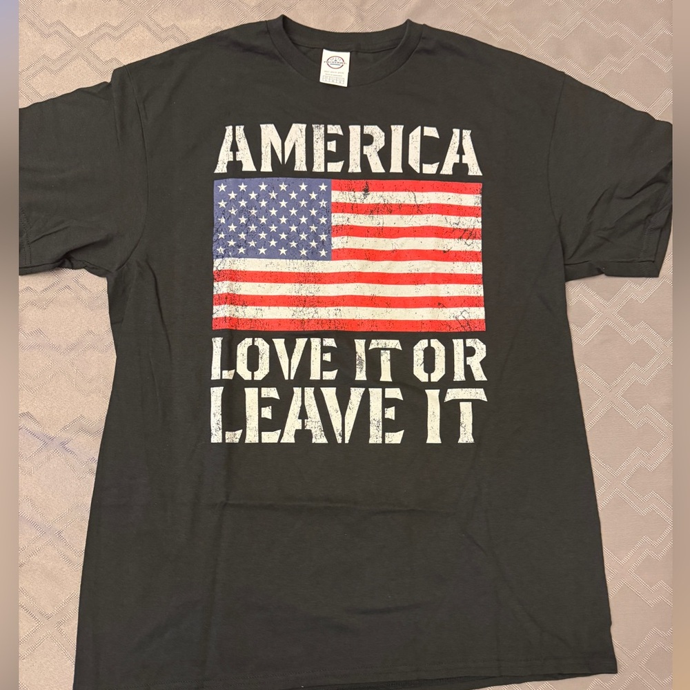 New Men’s size Large American Tee